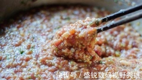 拌饺子馅最忌放“此物”,10个人7个错用它,难怪饺子不鲜不好吃