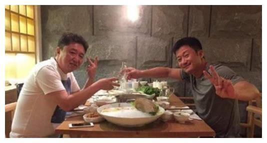 他曾用一顿涮羊肉,请来吴京零片酬出演,不料竟成票房“黑马”!