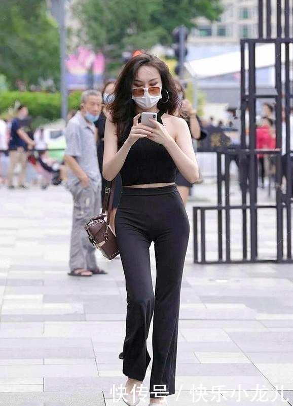 关键|一看就是职场“女强人”,鞋子搭配也很关键