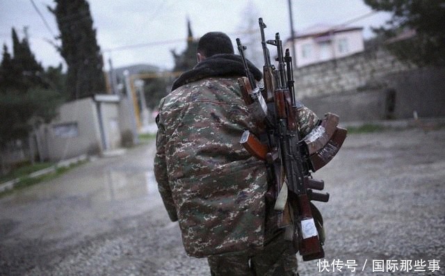 割地|亚美尼亚战败"割地",士兵举白旗进场:遍地尸骸中无一幸存战友