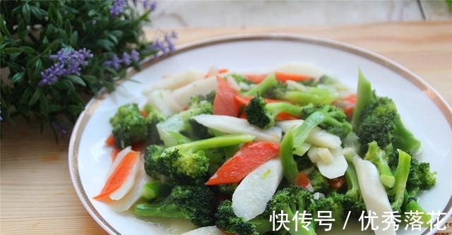 这两种蔬菜,适合冬季吃,营养不输大鱼大肉,这个做法,脆嫩可口!