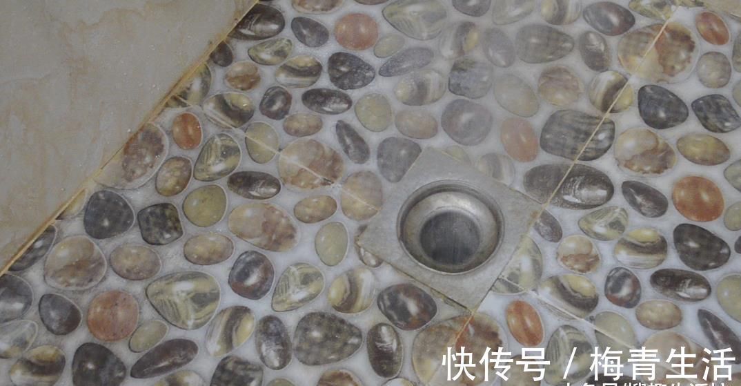 卫生间里放一瓶藿香正气水, 作用太棒了, 解决了很多家庭的烦恼