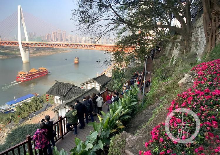 老重庆春节打卡戴家巷悬崖步道 一眼望尽山城特色美景|春节好去处 | 中年