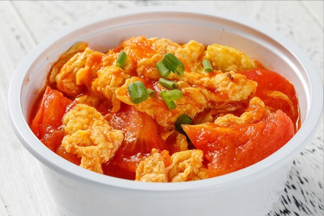 西红柿炒鸡蛋，别把顺序搞错了，不然西红柿不鲜，鸡蛋不香嫩