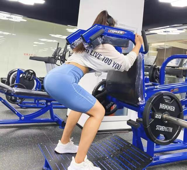 大长腿|她是00后,高中开始健身,拥有蜜桃臀和马甲线,现在是健身网红