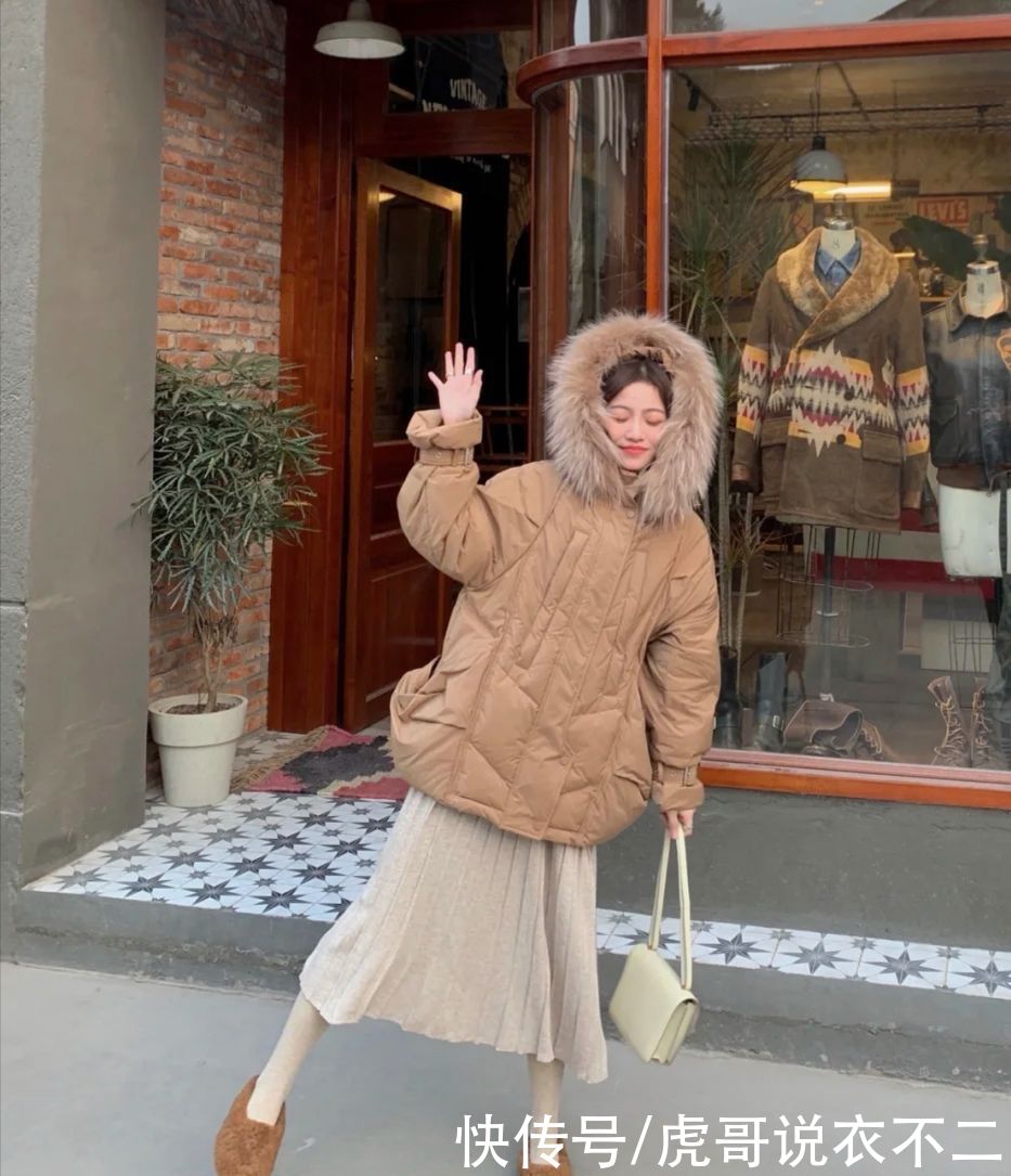 打底裤简直是冬季的“百搭神器”，让搭配变简单，保暖时尚都OK