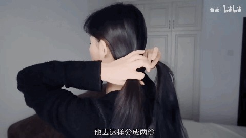 丝巾 别再披头散发了!这3个发型小技巧显嫩又高级