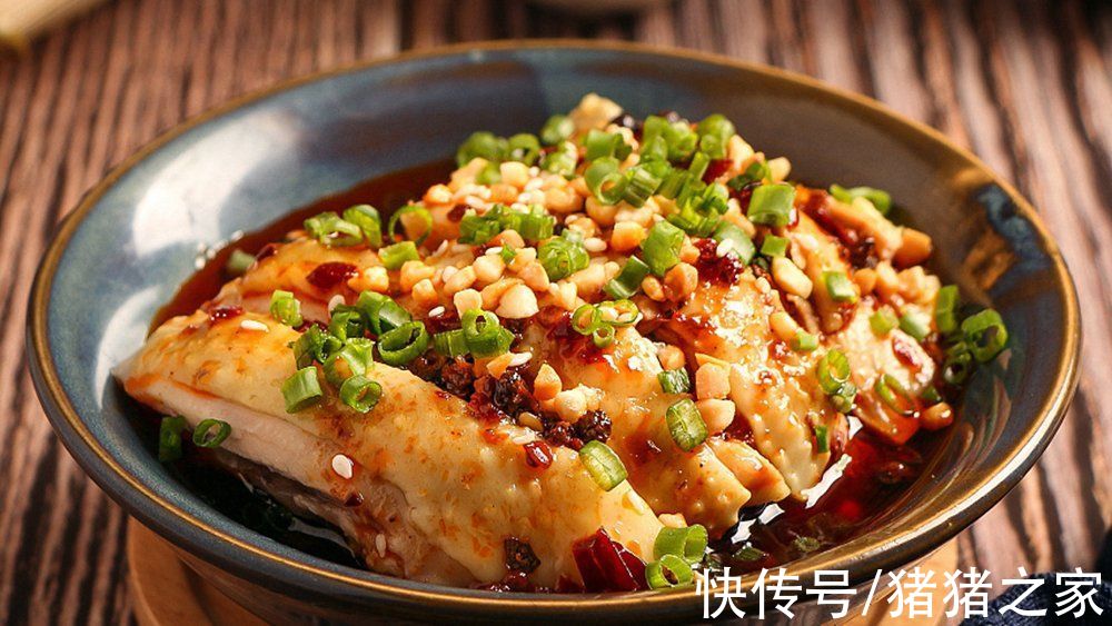 四川名菜口水鸡的家常做法,麻辣鲜香嫩爽,看着都流口水