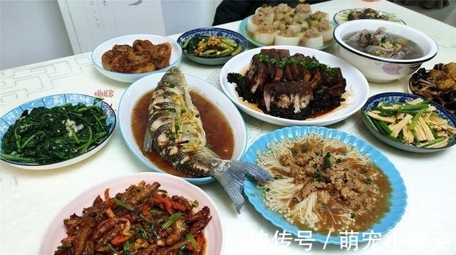 年夜饭|晒晒我家的年夜饭,4小时做12道菜,上桌后怀疑自己是“饲养员”