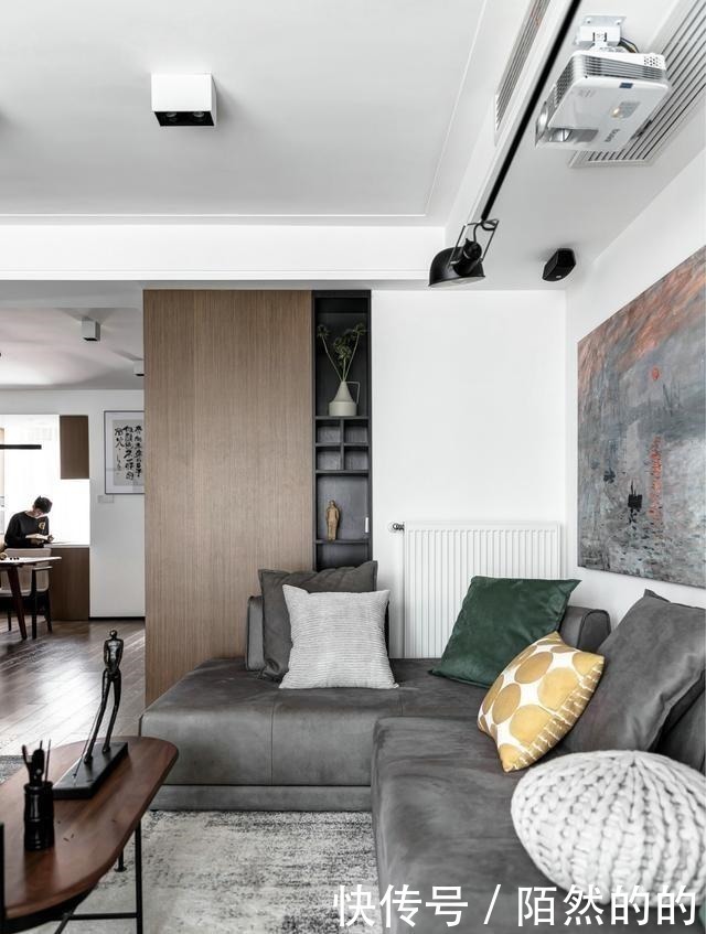 收纳|越来越多人放弃电视墙,学他家打一排柜子,美观实用两不误!聪明!