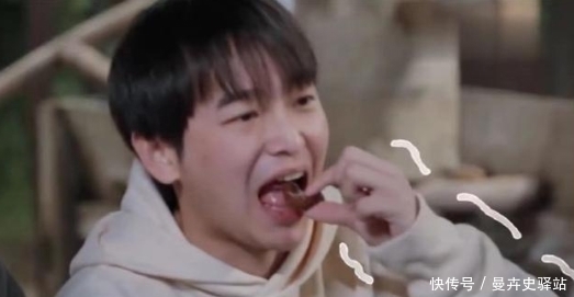男孩 《向往5》:彭昱畅吃烤腰子,看清他的反应后,果然是单纯的男孩