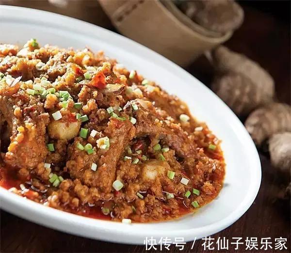 辣椒油|美食推荐豉椒蒸土豆排骨，麻婆虾仁，茄汁大虾，烧椒扣肉等