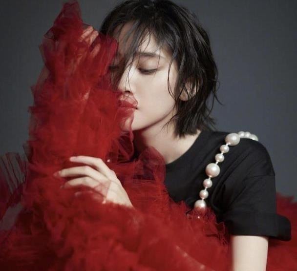 五官 女人脸上有这4个标志,很适合剪“短发”发型,瘦脸又显气质