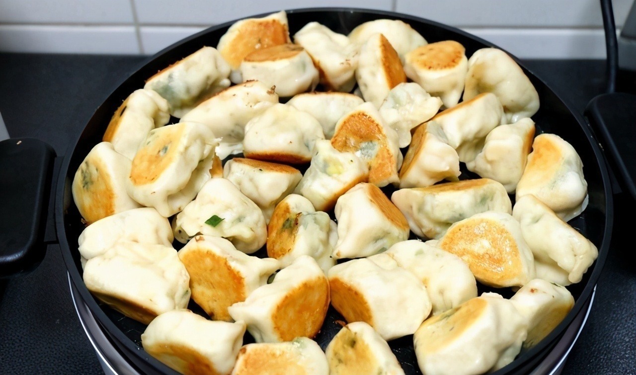 最近常做这种包子，比蒸包子更香更好吃，做法简单孩子爱吃