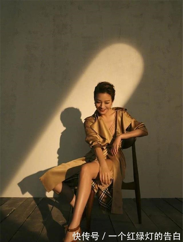 女性 40+的女性适合留什么发型推荐这4款发型,优雅又显气质!