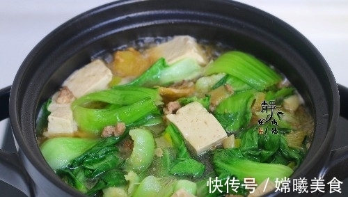 中午用2两肉炖了1锅菜,汤鲜菜香,无肉不欢的老公也抢着吃
