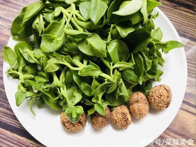 搅拌均匀|这菜浑身都是宝，口感爽滑，凉拌着吃真香，夏天可隔三差五吃一次