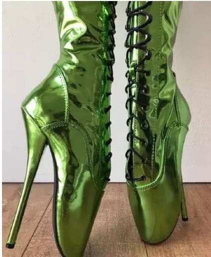 高跟鞋 最近“最丑鞋子”火了!忍了高跟鞋,瞎了蝴蝶结,最后魔鬼跳舞