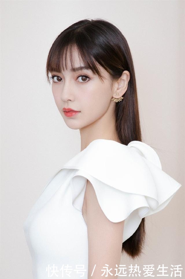 口红|为什么有的女生不化妆也好看,“带妆脸”的5大特征,让人羡慕