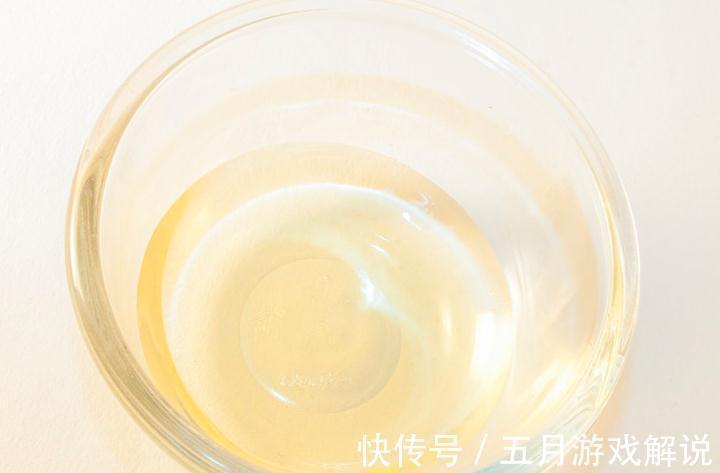 夏季得轻养君子兰,不能太强势,不然烂根黄叶