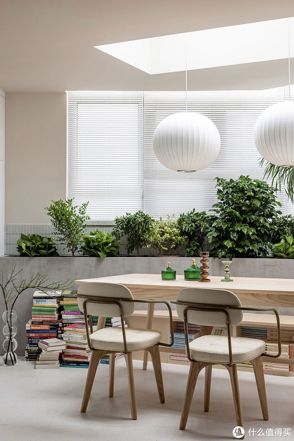餐厅|这对大学老师,把餐厅放在阳台就圈了好多粉,再开个天窗,美极了