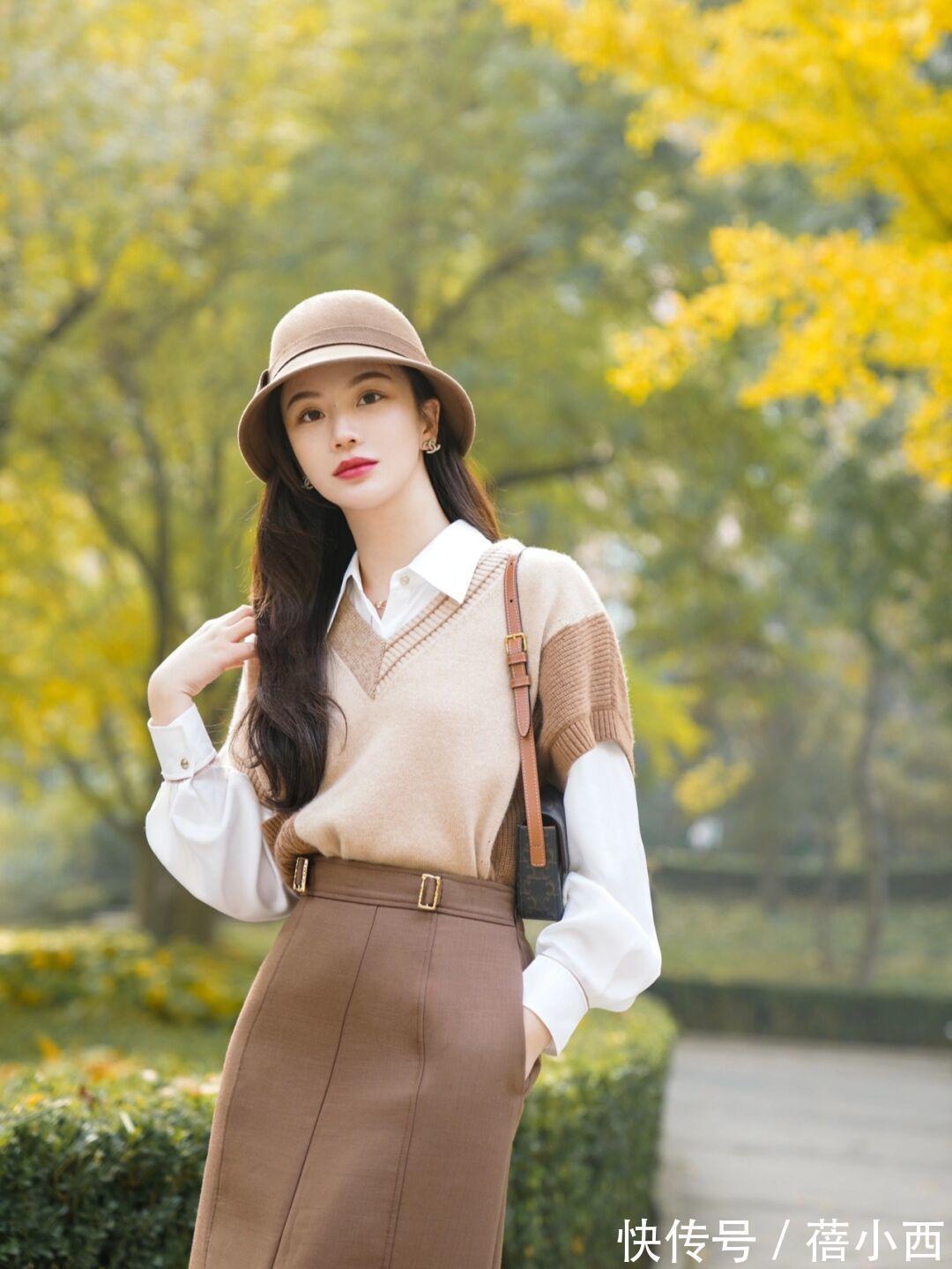 博主|穿大衣,不一定要配小黑裤才好看,搭配“半身裙”更时髦上档次