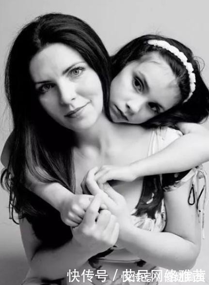 真人#11岁小女生用真人画画,盯着画看10秒钟,画中的人都会动