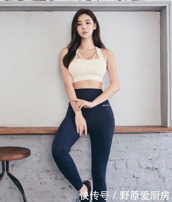 打底裤|街拍丰满性感的紧身打底裤美女，尽显身材曲线美