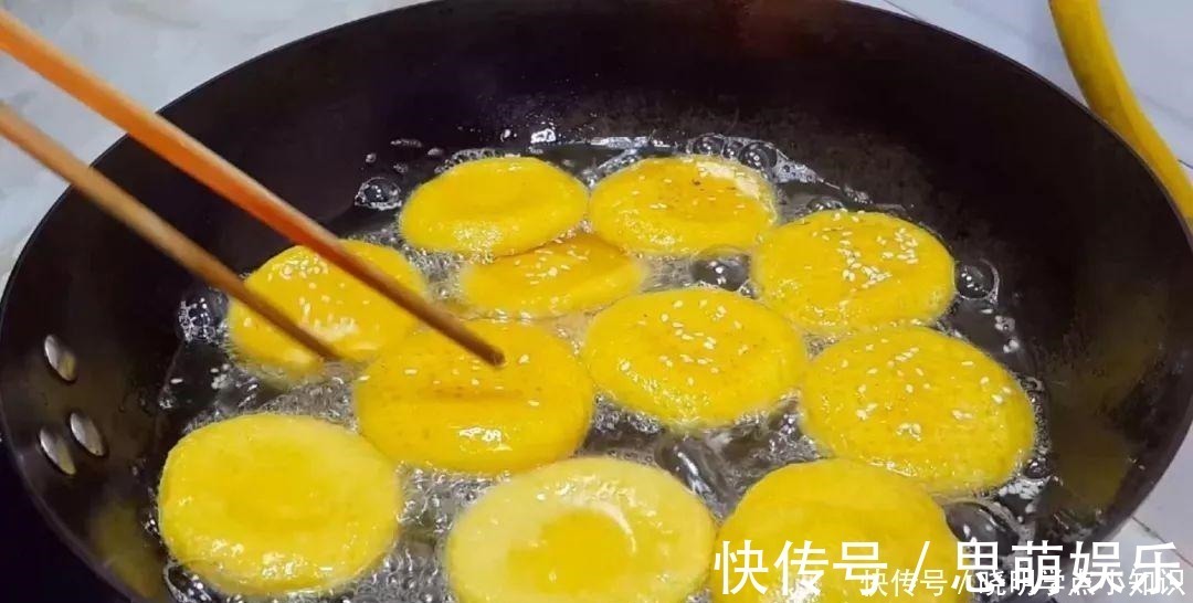 鸡蛋|半个南瓜,1个鸡蛋,不用一滴水,比油条做法简单,比蛋糕都好吃