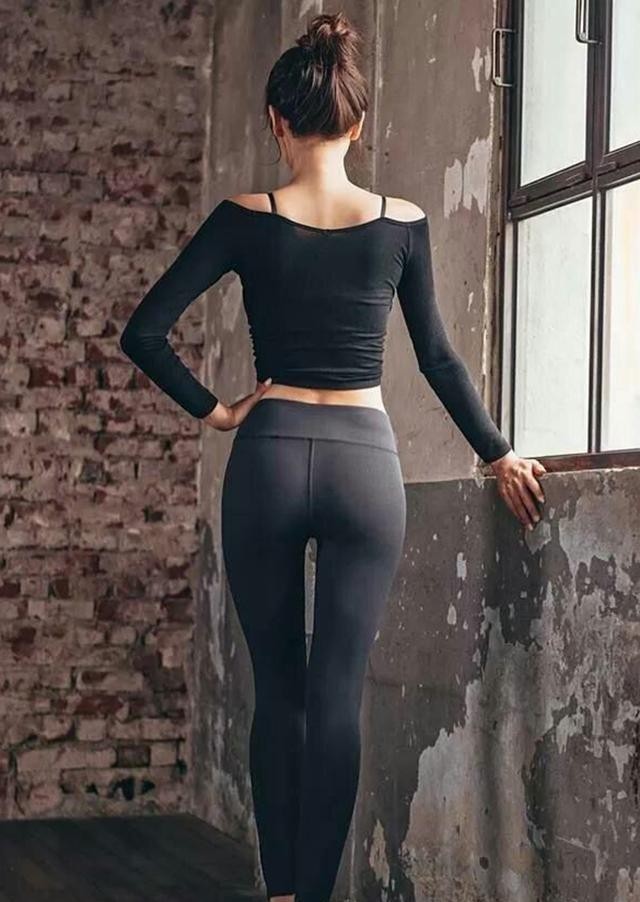 精致|街拍经典精致的紧身打底裤美女,散发女性的简约之美