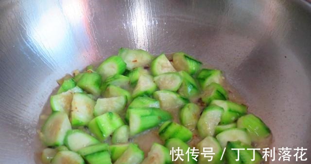 好吃|闺蜜隔三差五吃这菜,补钙又好吃,美白营养两不误,越来越年轻!