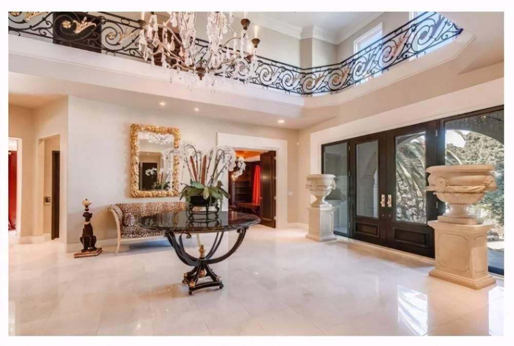 參觀董卿在美國的豪宅,超豪華衛(wèi)生間 一棟樓不下十個(gè)衛(wèi)生間