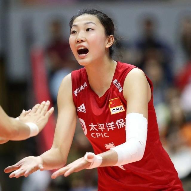 袁心玥|女排2米副攻获留洋好机会！郎平爱将要把握机遇，朱婷或将不孤单
