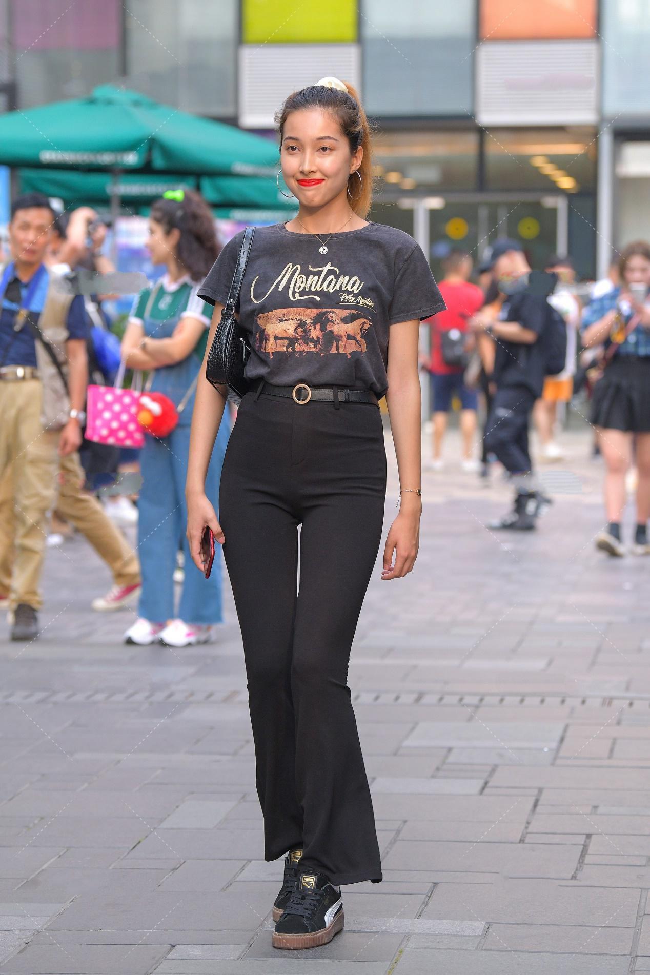 上衣|黑色上衣时尚百搭, 搭配喇叭裤是个不错的选择