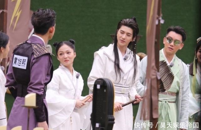 cos|跑男CP分组,杨颖张彬彬一组,黄旭熙周也一组,蔡徐坤小组养眼