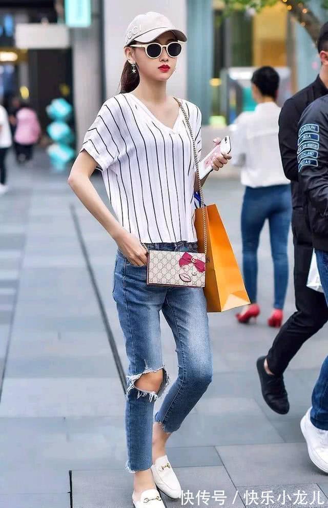 干练 运动打底裤穿着轻松舒适,休闲的白色上衣,轻盈柔美的感觉