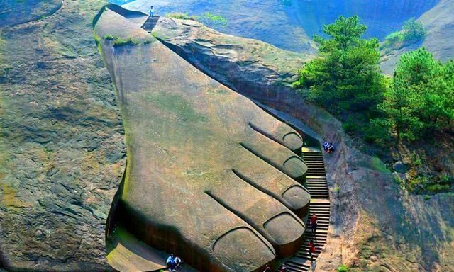 耗资400万元的弋阳卧佛，全长416米，与山融为一体很难被发现
