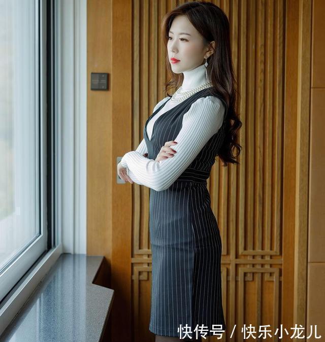 条纹 西装外套搭配马甲裙,身处职场的你一定不要错过这时尚干练的搭配