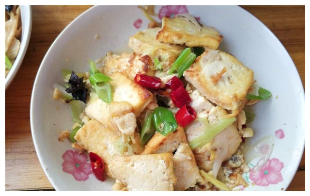 婆婆带姐妹来家做客,我专门下厨做了一桌菜,饭后都夸婆婆好福气