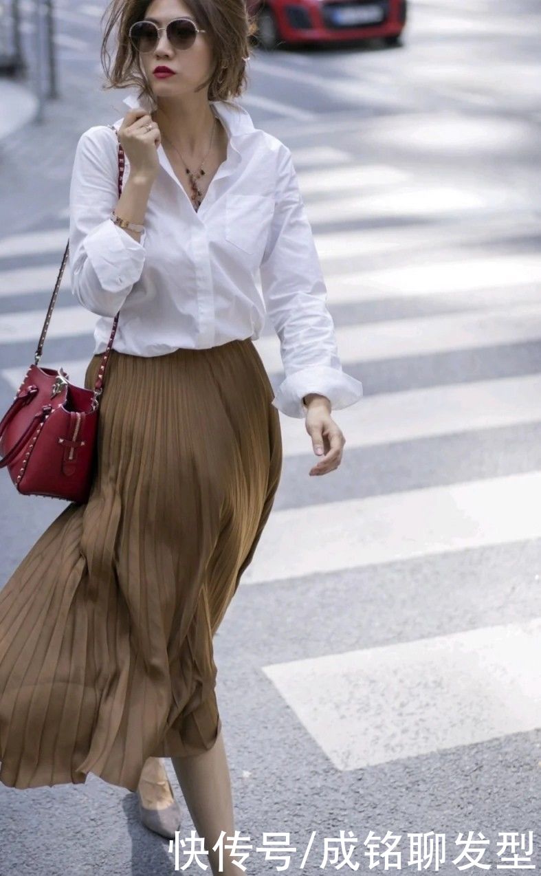 有气质|奔五的女人别“扮嫩”，这样搭配成熟又有范，既有气质又有女人味