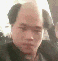 |搞笑段子王:大哥,这好歹是公众场合,请你注意下形象吧