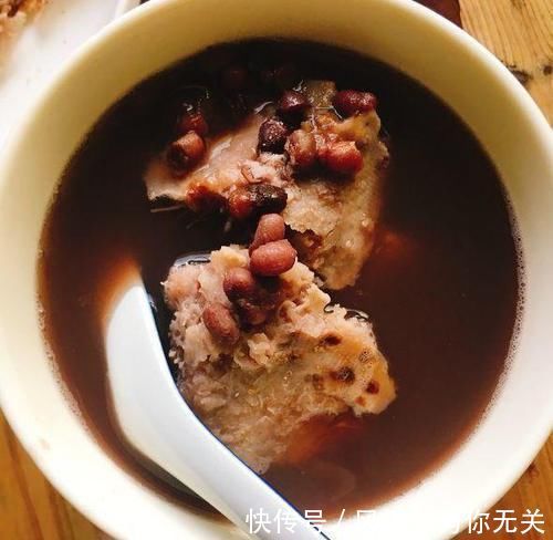 红豆|女人吃点“碱性食物”,隔夜排出臭便,肠道通畅了,补血,润肤又瘦身