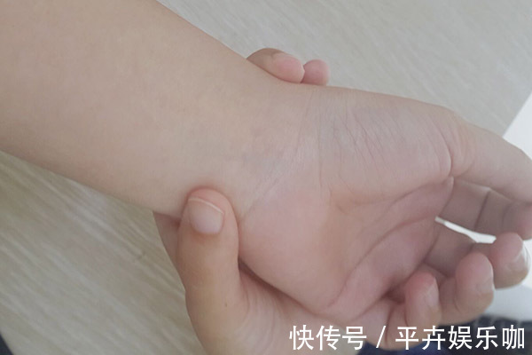 玉手 女性戴银手镯好,还是玉手镯好?戴左手好,还是右手好?