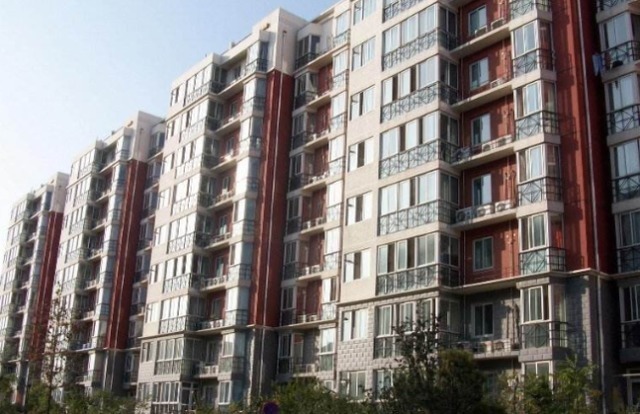 房子|住400万的房子,拿4000的工资,生活拮据的“土著”为何不卖房