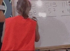 |搞笑GIF:表妹担心有人偷竹子,她每天一个人去后山点数!