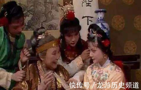 宝玉|王夫人和王熙凤的智商差,一顿螃蟹宴便可看出来!