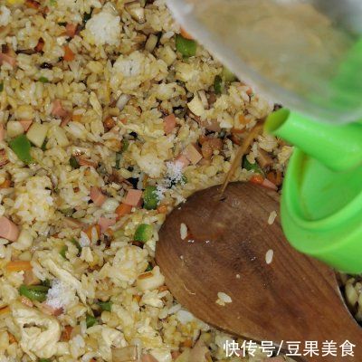 香肠丁|好吃的家常时蔬炒饭是这样做的，营养美味，看一遍就会