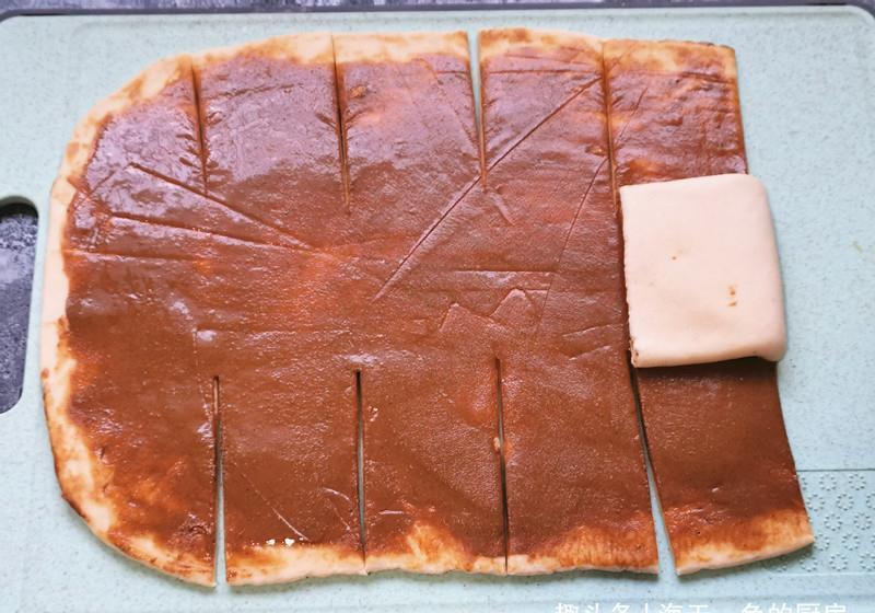 想吃麻酱千层饼不用排队买，在家做简单易学，外焦里软好吃