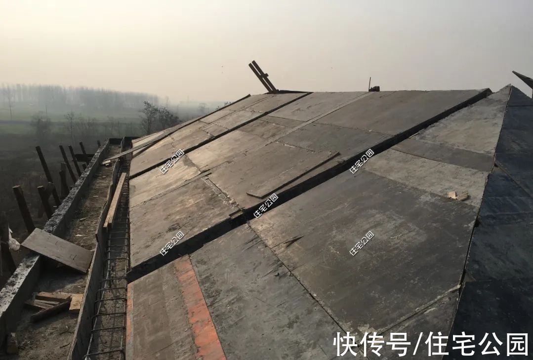 露台|河南农村10万买地，3层洋楼65万盖好，旋转楼梯配露台简直完美