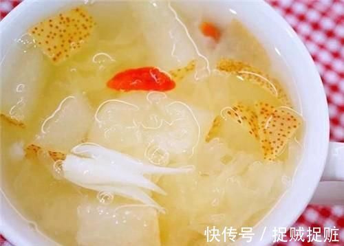 银耳|入冬后,这碗“补水润肤汤”别放过,脸上不起皮,水润透亮!